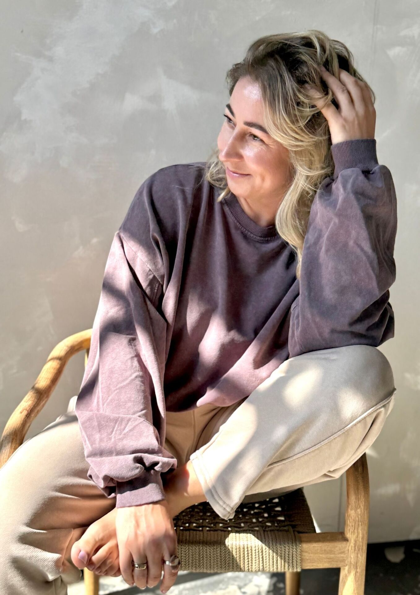 SPODNIE damskie dresowe MOM FIT beige 	BLUZA damska dresowa LAZY DAY vintage mokka YOUR STORY