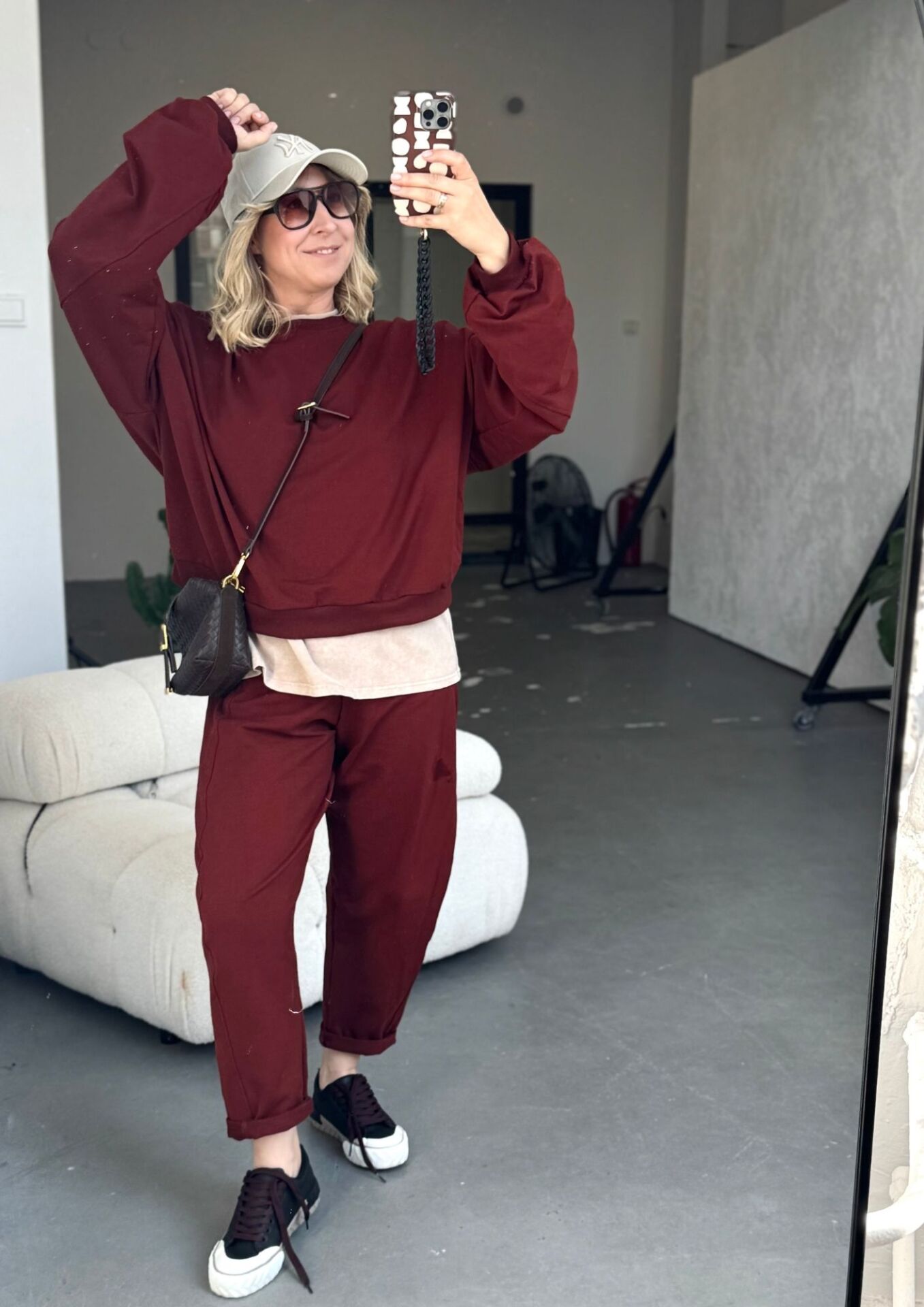 SPODNIE damskie dresowe MOM FIT basic brown BLUZA damska dresowa LAZY DAY basic brown YOUR STORY