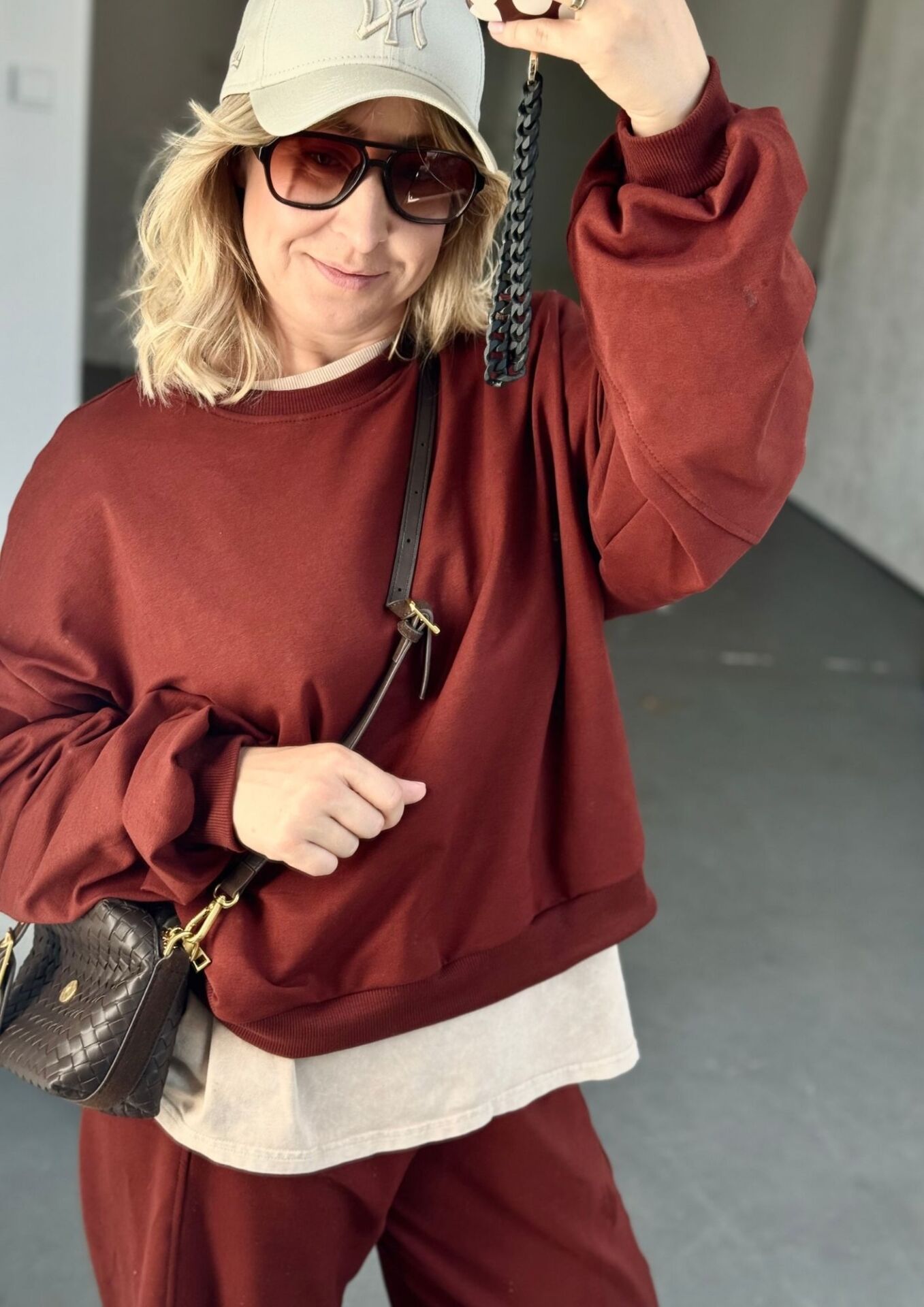 SPODNIE damskie dresowe MOM FIT basic brown BLUZA damska dresowa LAZY DAY basic brown YOUR STORY